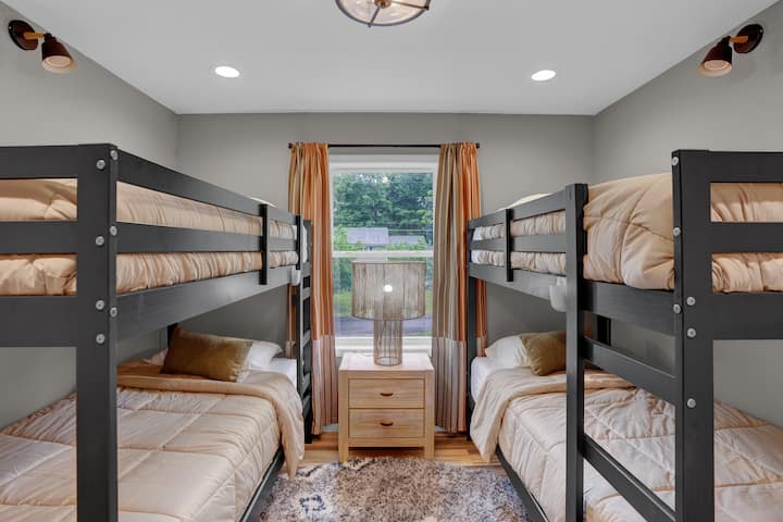 A great room for the kids to sleep in! Two twin sized bunk beds :)