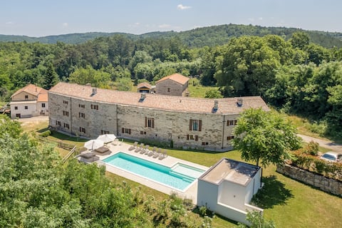 Luxury Aquileia Residence - "Your Personal Oasis"