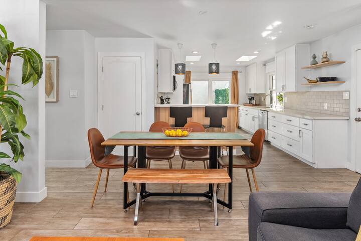 Epic 3 BR House in Mission Bay | Huge Backyard! gallery image 3