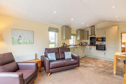 'The Meadow' @ Littlemere - Pet friendly lodge