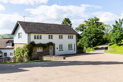 Bunkhouse with activities on site - sleeps 16