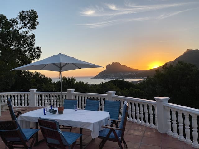 GlamVilla for 8,huge pool,nr beach,ocean view,safe