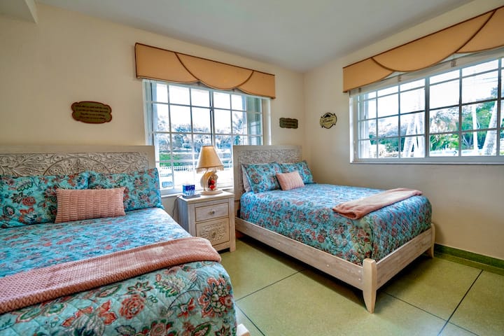 Another Perfect Corner Room -- Enjoy the Views