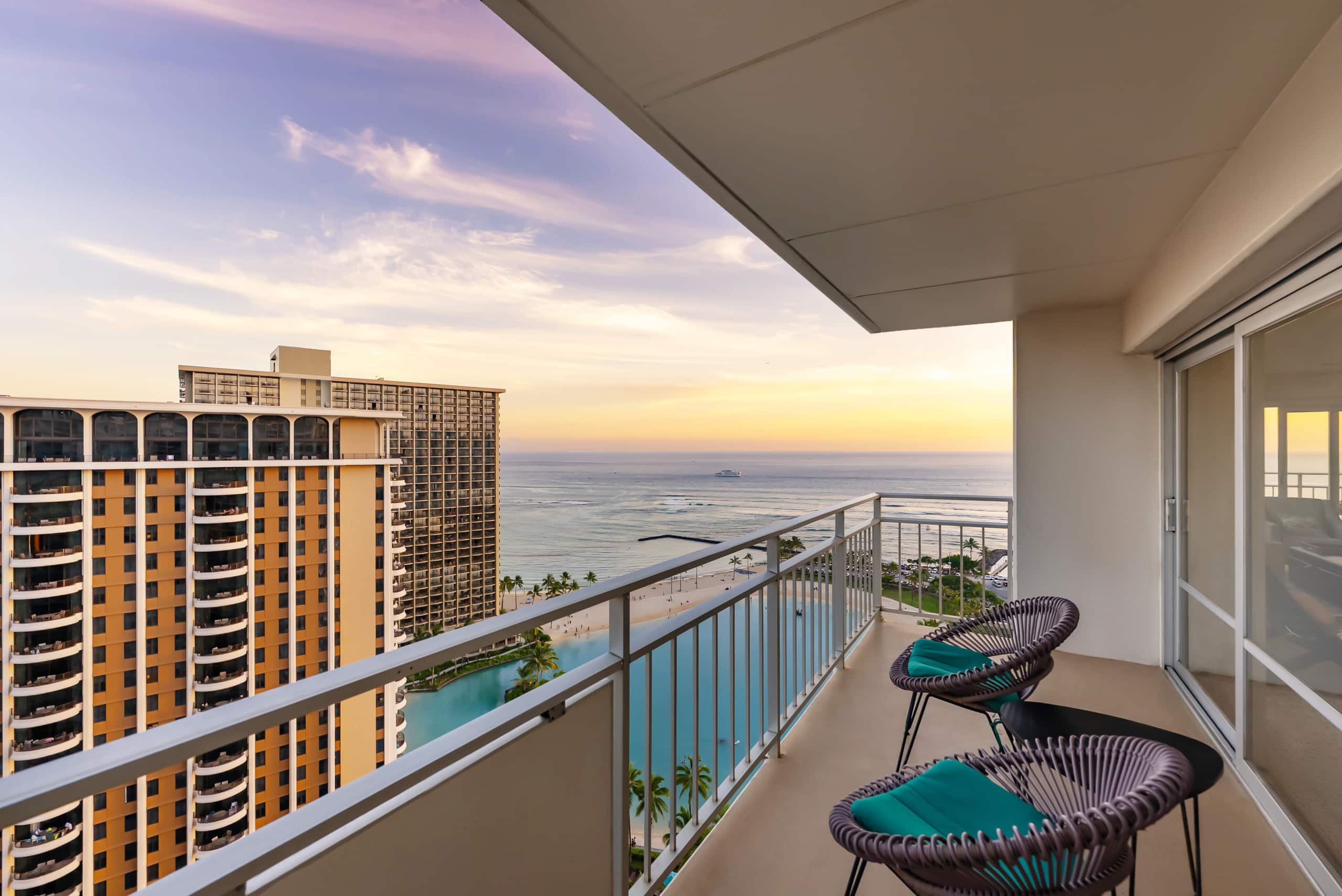 Home in Honolulu · ★5.0 · 2 bedrooms · 4 beds · 2 private baths - Image 53