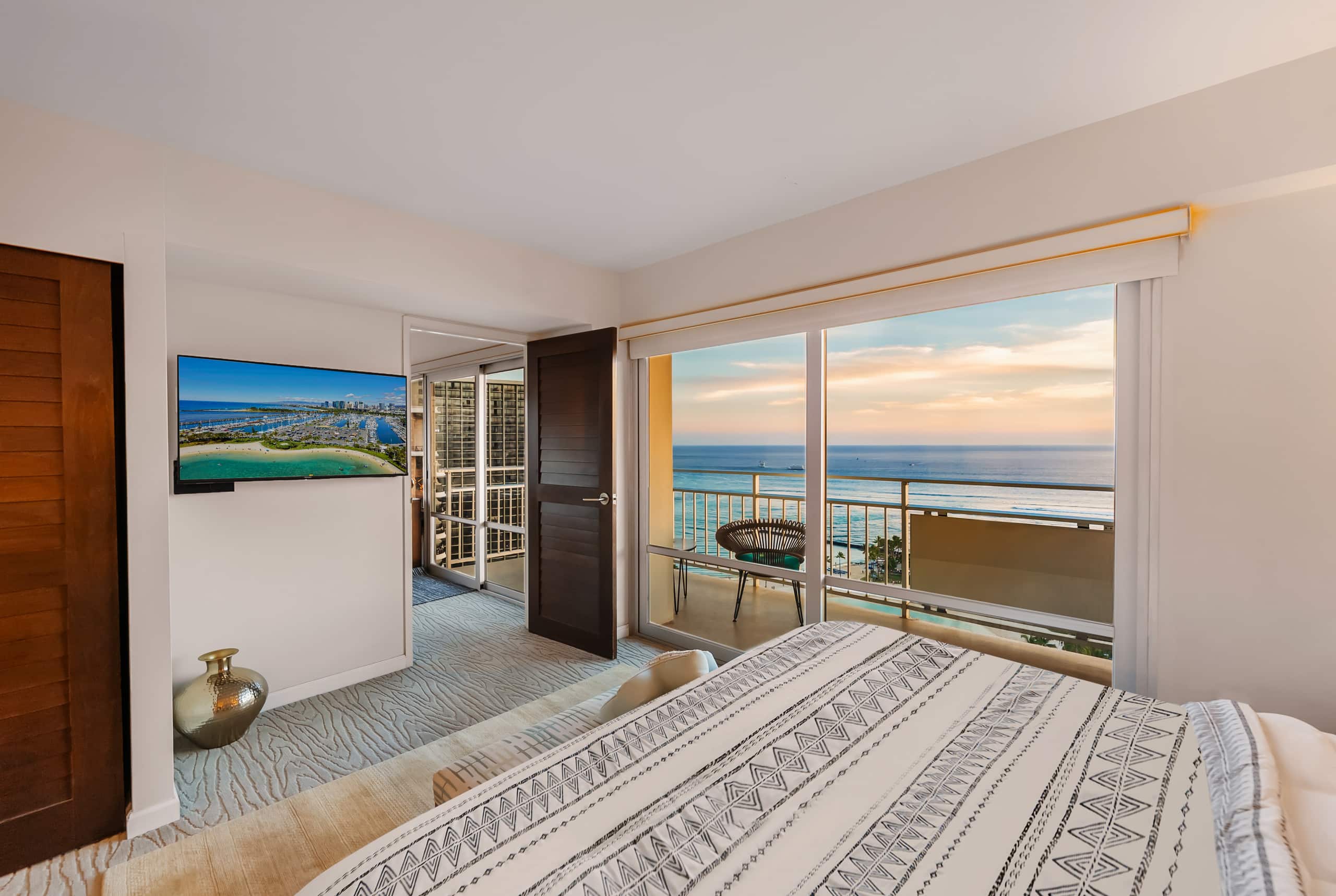 Home in Honolulu · ★5.0 · 2 bedrooms · 4 beds · 2 private baths - Image 1