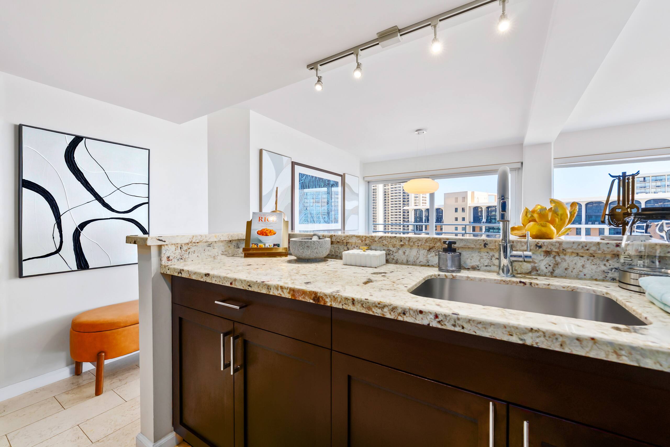 Home in Honolulu · ★5.0 · 2 bedrooms · 4 beds · 2 private baths - Image 18