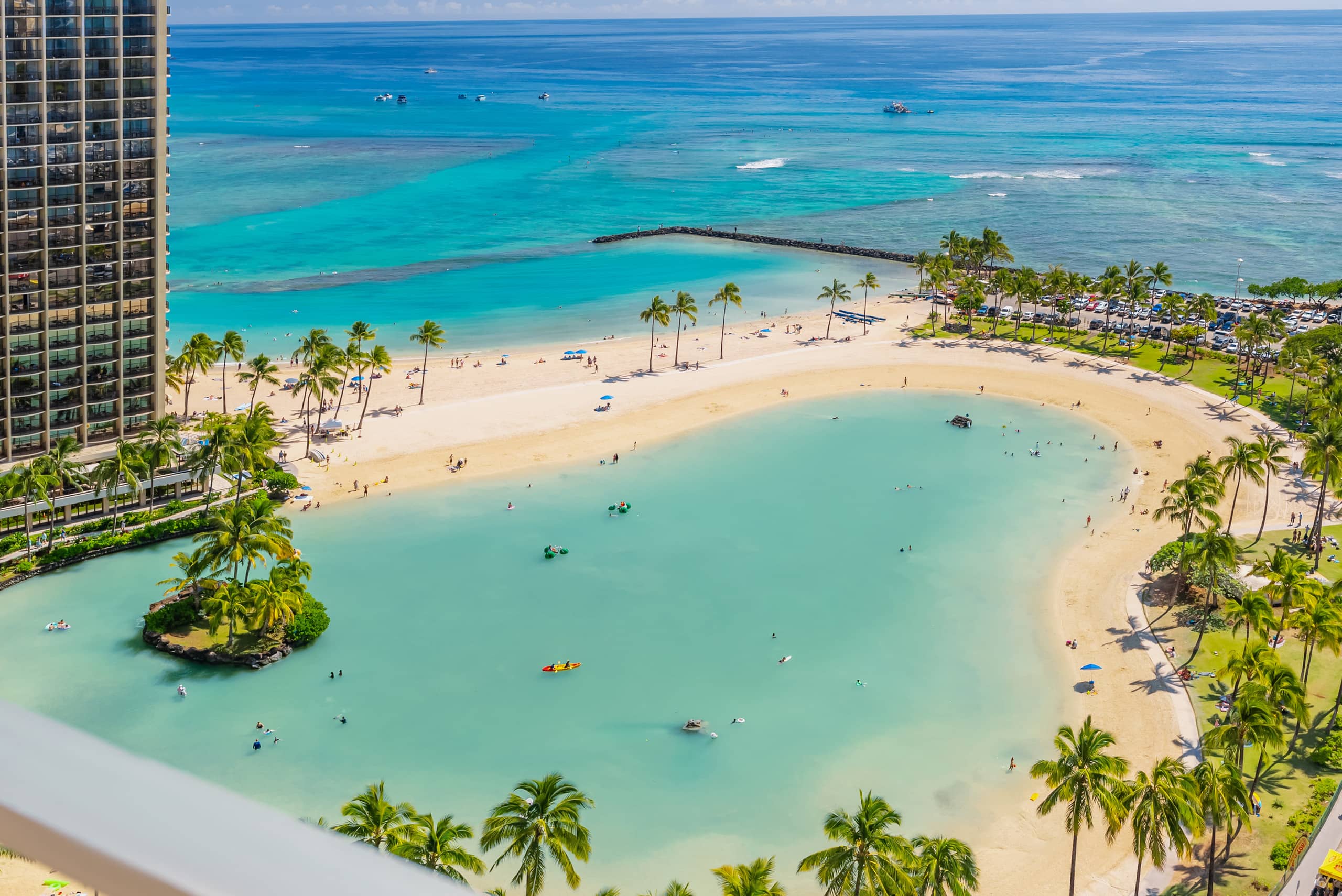 Home in Honolulu · ★5.0 · 2 bedrooms · 4 beds · 2 private baths - Image 42