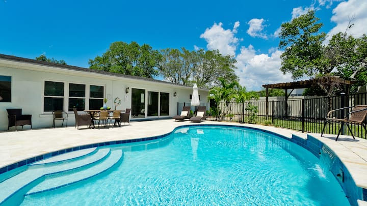 <1 Mile Walk 2 Beach! 1 Lvl, 2 King, Heated Pool - Anna Maria, FL