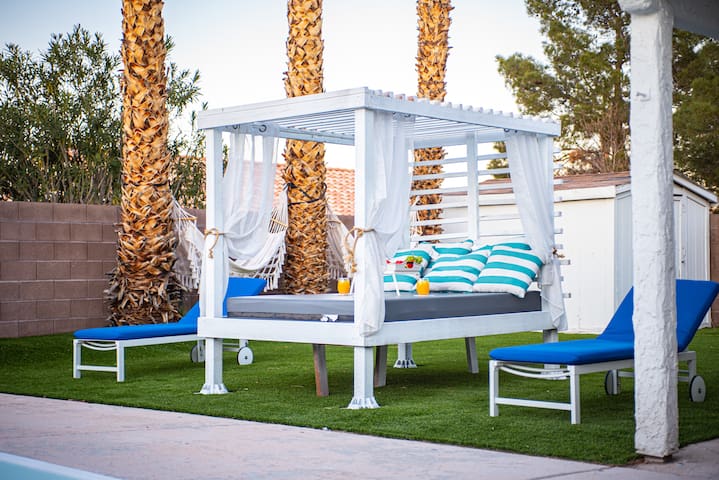 Greek villa 15m strip and airport gallery image 2