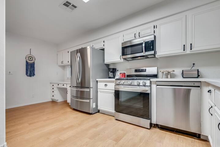 Greek villa 15m strip and airport gallery image 5