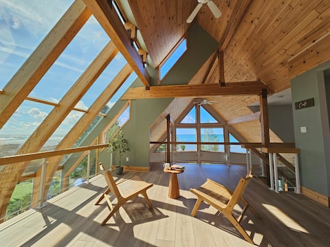 Casolena - Peaceful Lakehouse with Panoramic Views