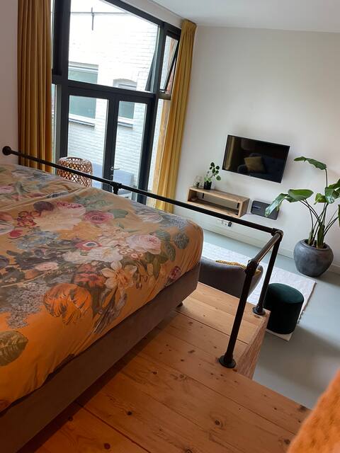 Great private suite with sauna, garden, kitchen.
