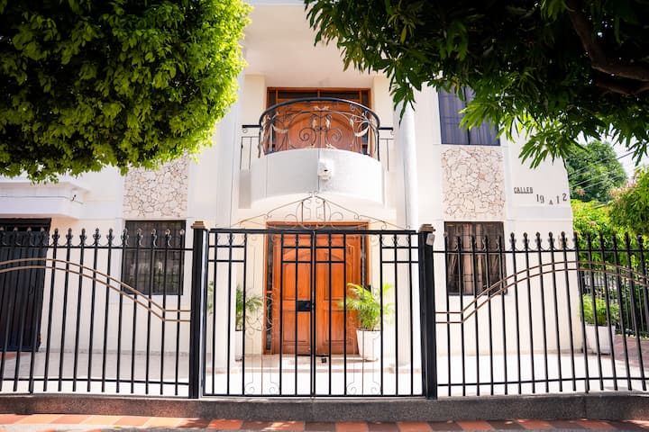 Incredible White House (Entire House)