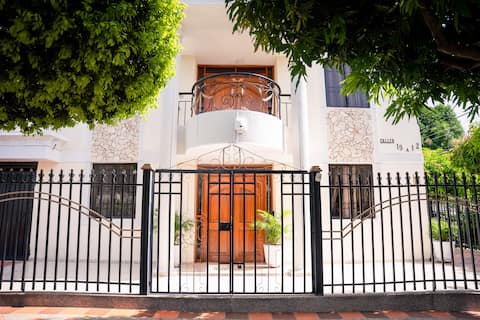 Incredible White House (Entire House)