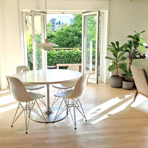 Light apartment by the lakes