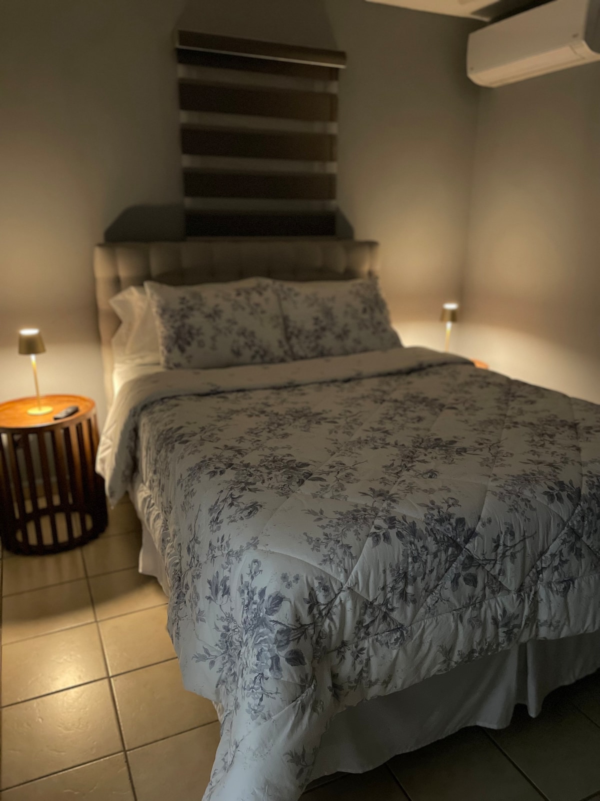 chumba cha kulala cha pili, kitanda cha ukubwa wa malkia. Kwenye kabati utapata taulo, taulo za ufukweni na vifaa vingine 