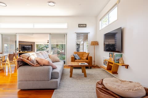 Top Airbnb: Vibrant Newcastle - cosy, central home sleeps 8 in Newcastle