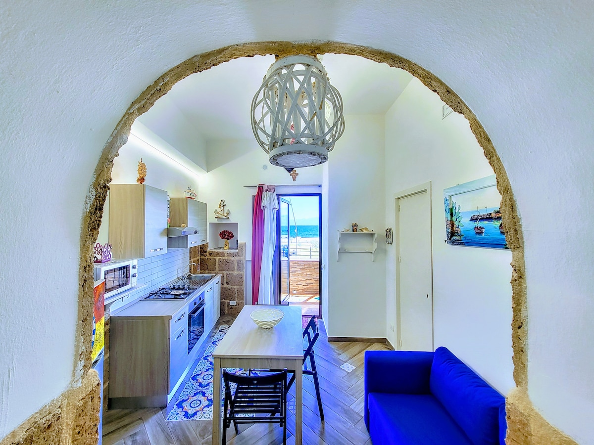 Top Airbnb: Seafront House Gabbiano Blue a Santa Flavia