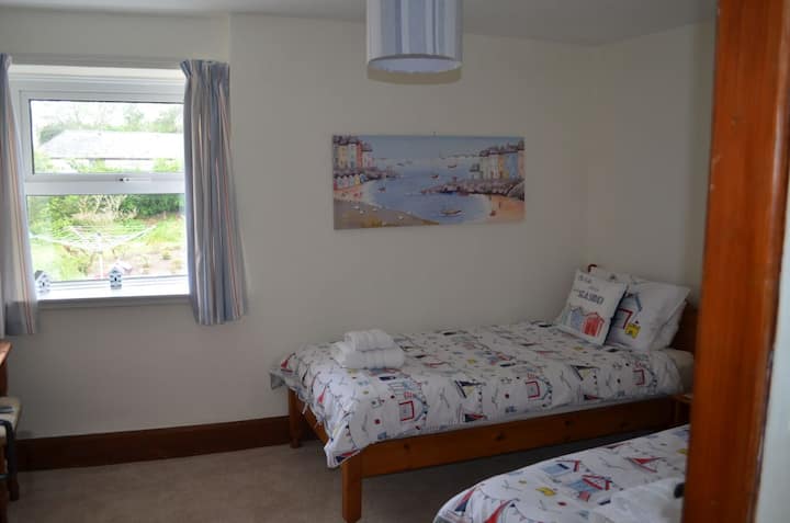 2 מיטות יחיד x 3אינץ ’