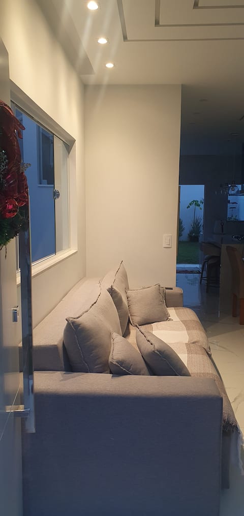 Top Airbnb: Air-conditioned Duplex, 2 Suites, Backyard. Near the beach em Piúma