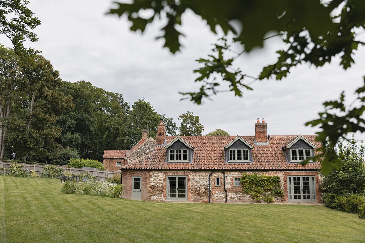 Image showcasing Norwich House Holiday Rentals - England, United Kingdom | Airbnb