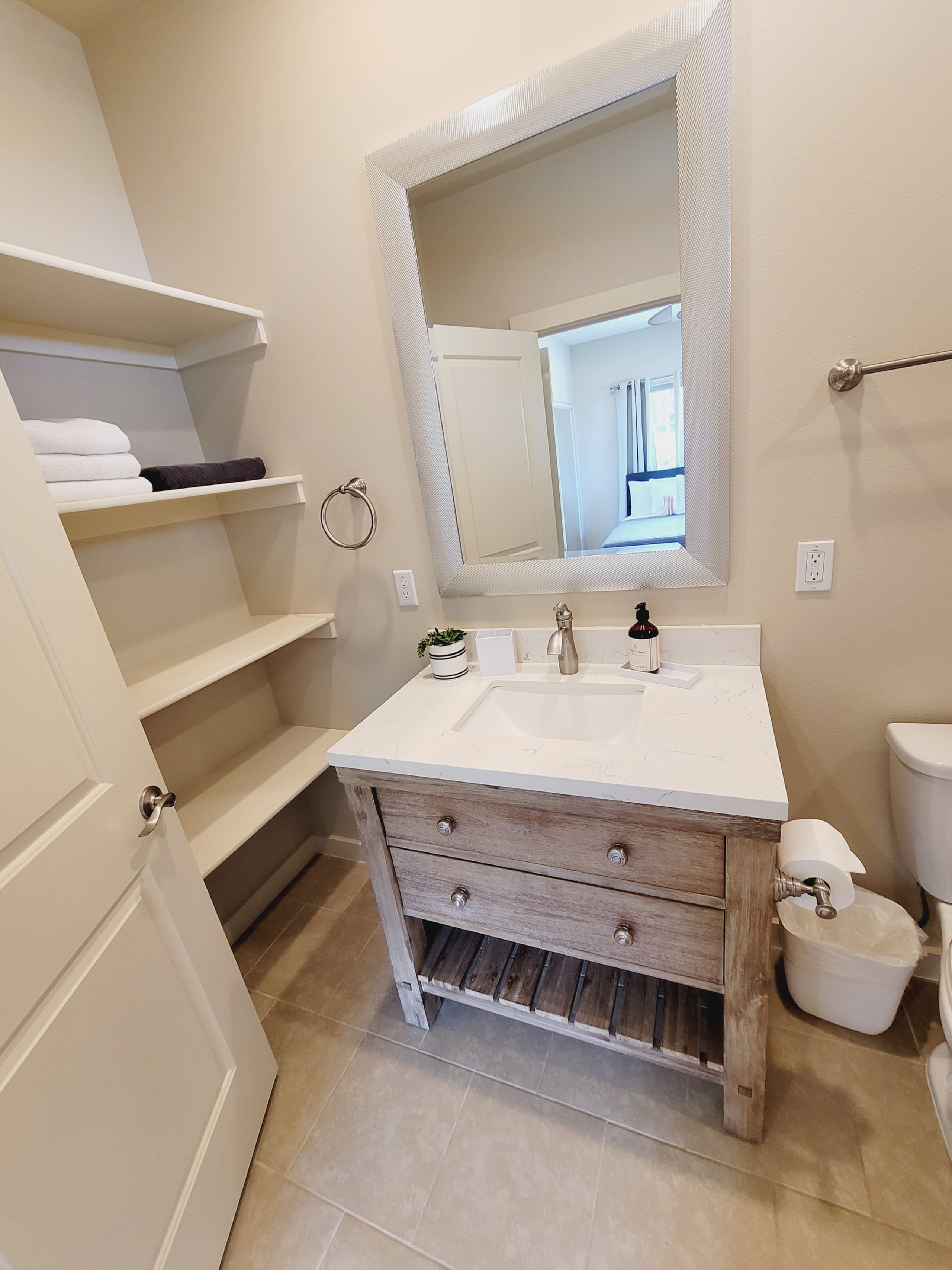 Guesthouse in Kailua-Kona · ★4.99 · 2 bedrooms · 2 beds · 2 baths - Image 17