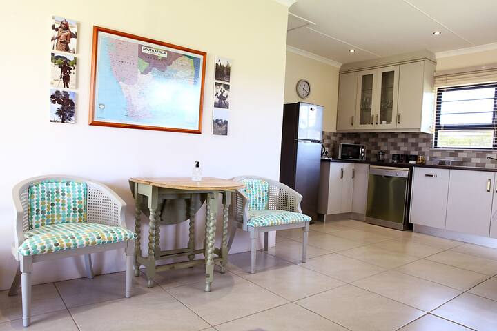 Mayfair Farm Cottage 2 - Oudtshoorn