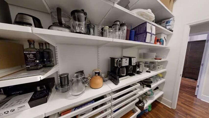 Columbus Circle, Central Park & Theater District gallery image 5