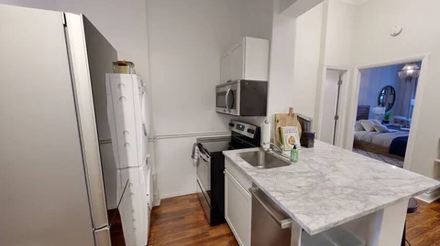 Columbus Circle, Central Park & Theater District gallery image 4