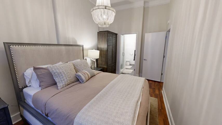 Columbus Circle, Central Park & Theater District gallery image 3