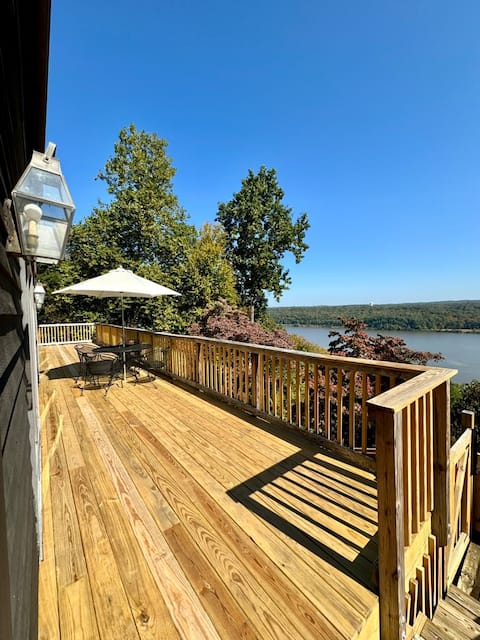 Classic Hudson Valley Riverfront House with Pool