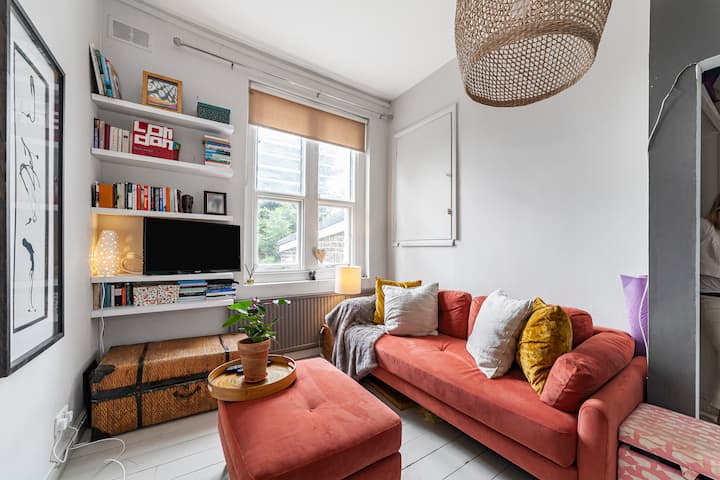 Cool Designer Apt / Balcony. 2 Mins Earls Ct Tube - London