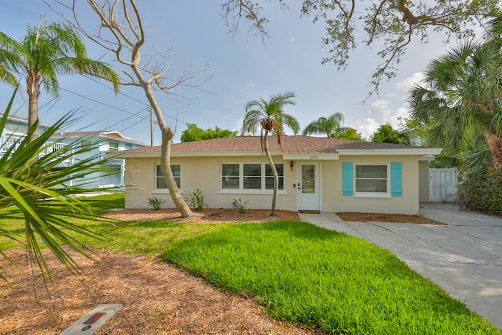 3 Bdrm, Pool/spa, Renovated House , Feet To Beach - Indian Rocks Beach, FL