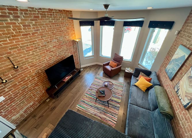 Uptown Castle -City Views- Theater & Arts District gallery image 5