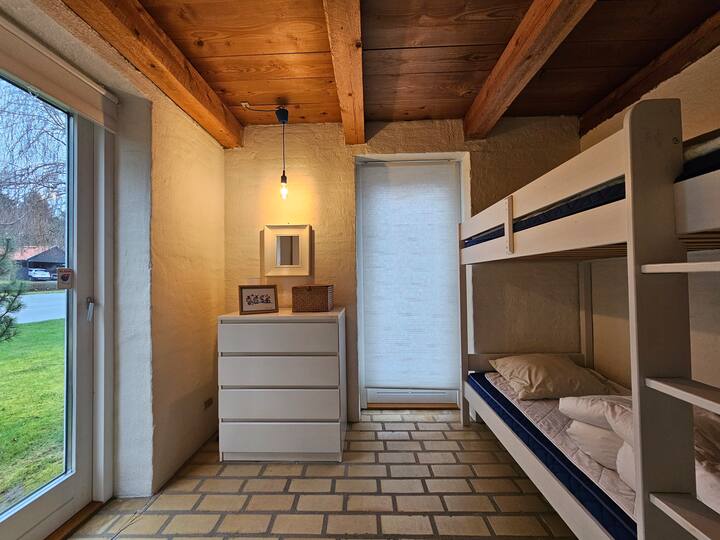 Bedroom 2 - Bunk bed

(Bedroom 2 - bunk bed)
