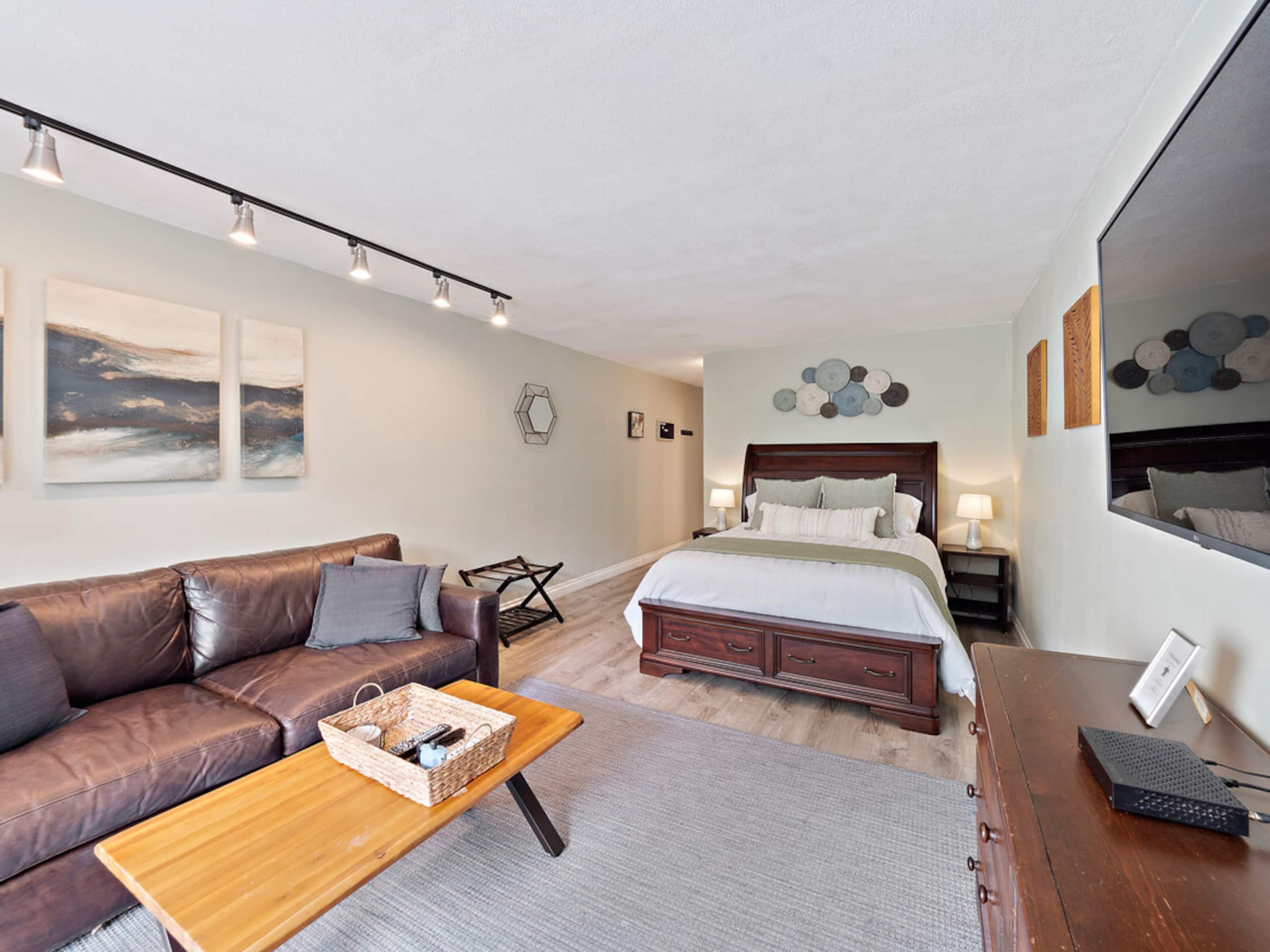 Condo in Kailua-Kona · ★4.8 · Studio · 1 bed · 1 private bath - Image 2
