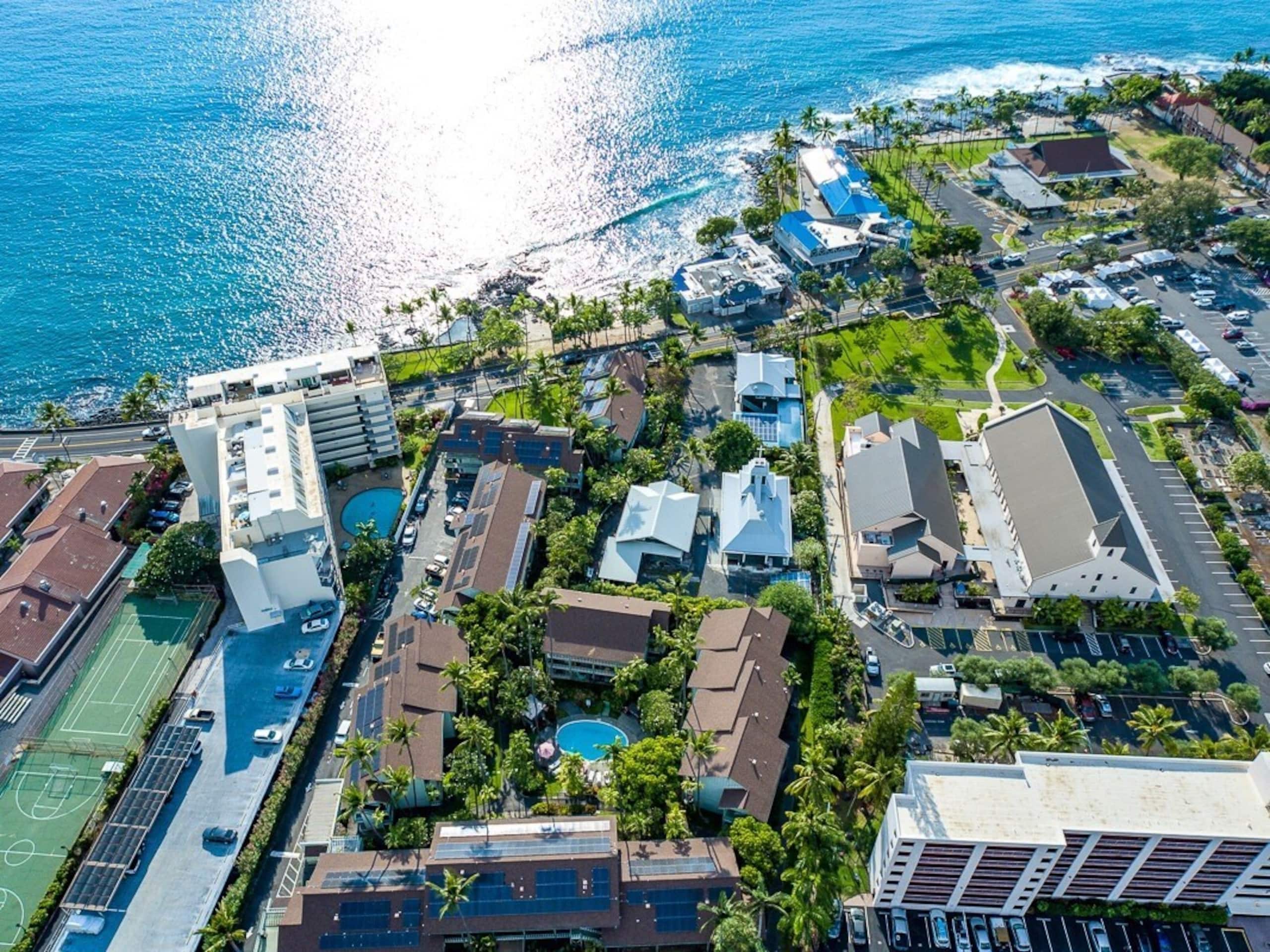 Condo in Kailua-Kona · ★4.8 · Studio · 1 bed · 1 private bath - Image 18