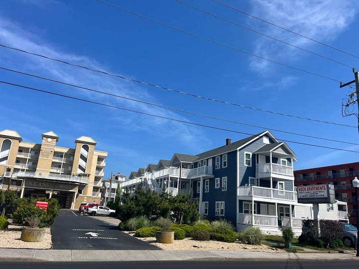 Relaxing, Oceanside 2 Bedroom Apartment - Ocean City, MD