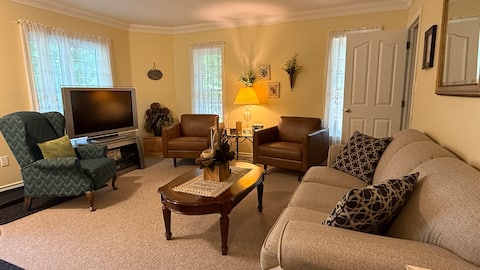 Successful Airbnb property: Vintner's Cottage, a charming, friendly retreat in Niagara