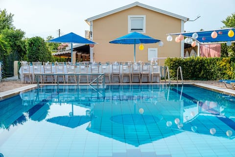Beach Villa for 18 Guests with Pool | Villa Eleni