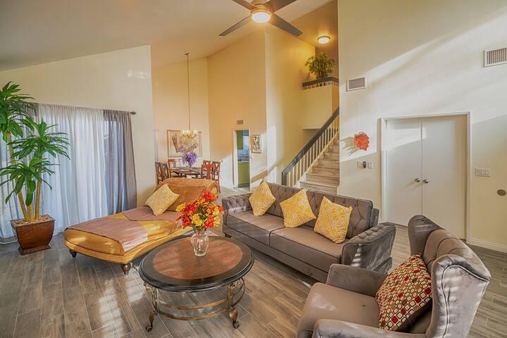 Entire house, pool, close to strip