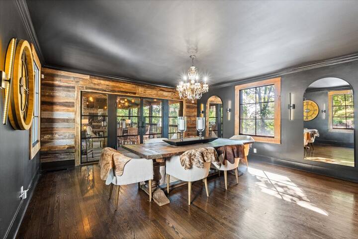 Hilltop Rustic Retreat/ 30 day minimum rental gallery image 4