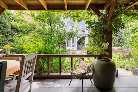 Family house 10 min from the beach!