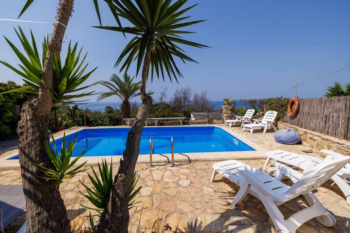 Villa Paiare con piscina privata sul mare Jonio gallery image 2
