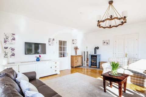 Enormous Exclusive Apartment. Top Area Near Centre