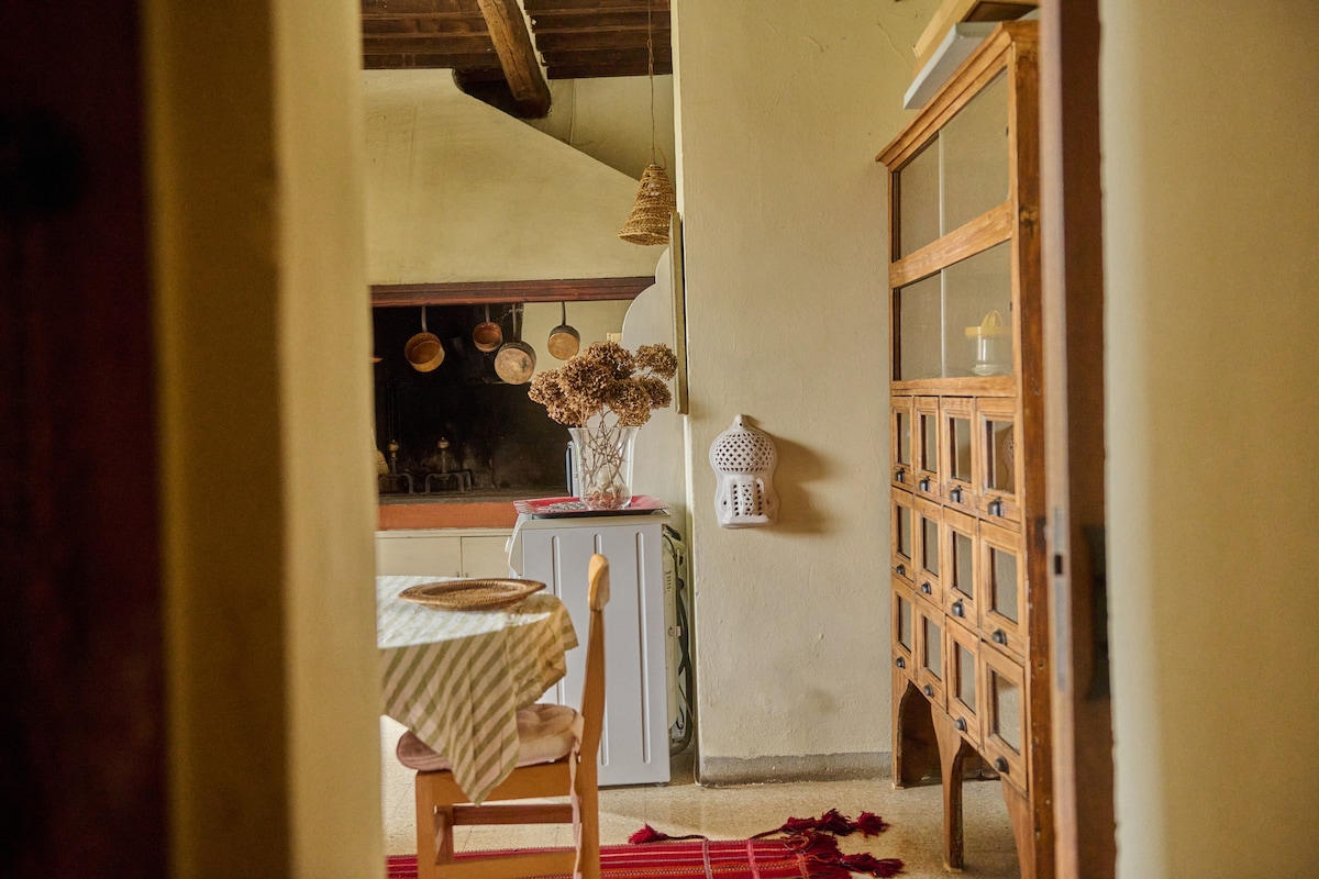 The kitchen with dining table for six