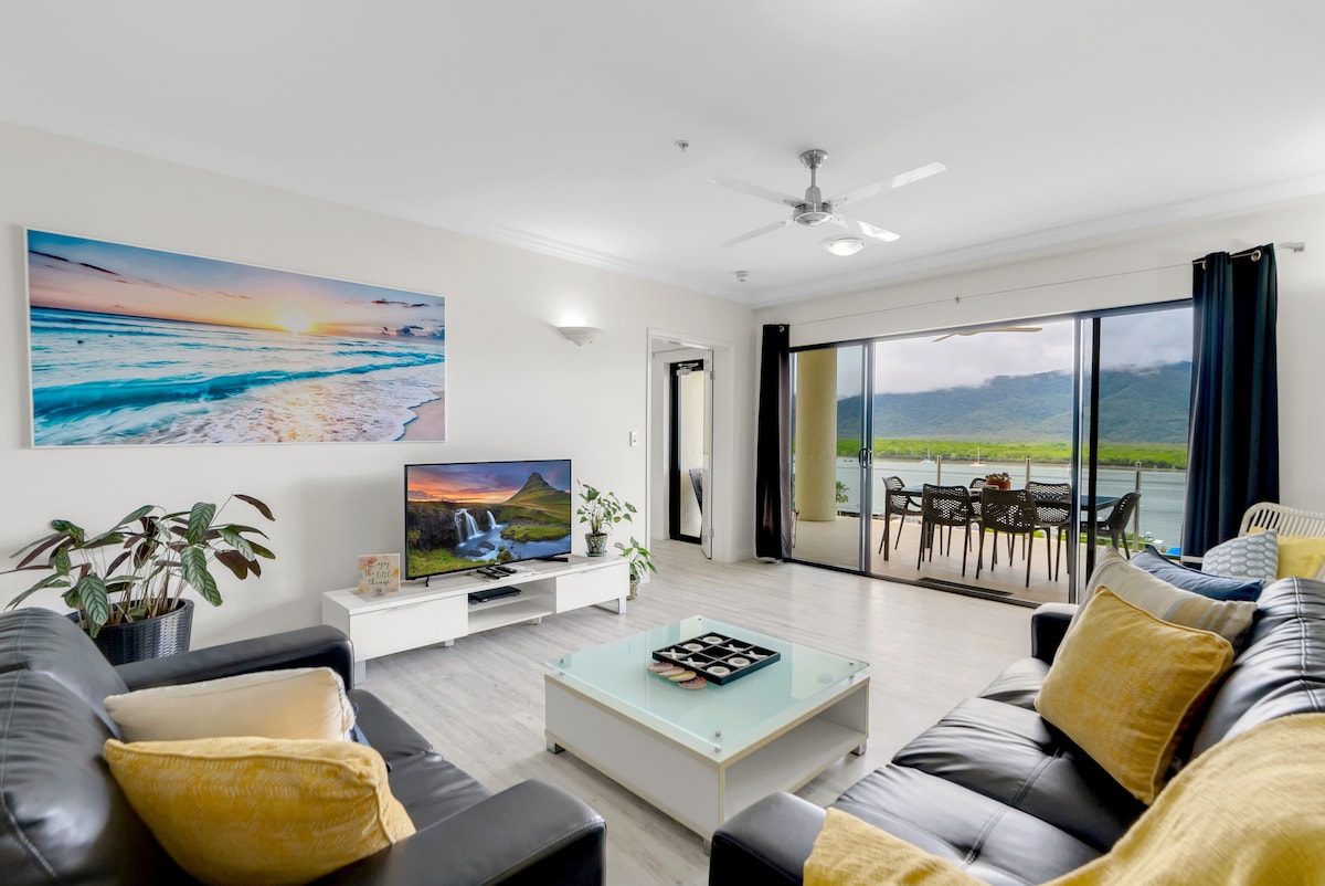 Successful Airbnb property: Central City Apartment Ocean/Mountain views. in Cairns City