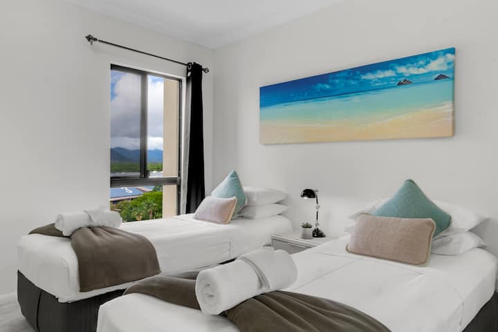 Spálňa 3 má 2 x dlhé jednolôžka a výhľad na vodu.