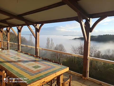 Villa with magnificent views near Sarlat!