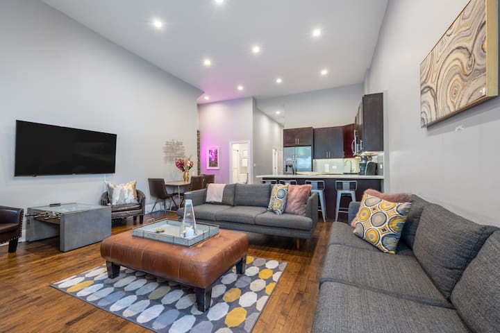 Garage Parking West Town 3BR Retreat